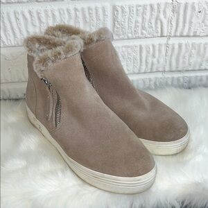 Dolce Vita Women's Tan Suede Ankle Boots